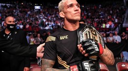 Špekuláciám je koniec! Šampióna UFC Oliveiru vyzve elitný bojovník