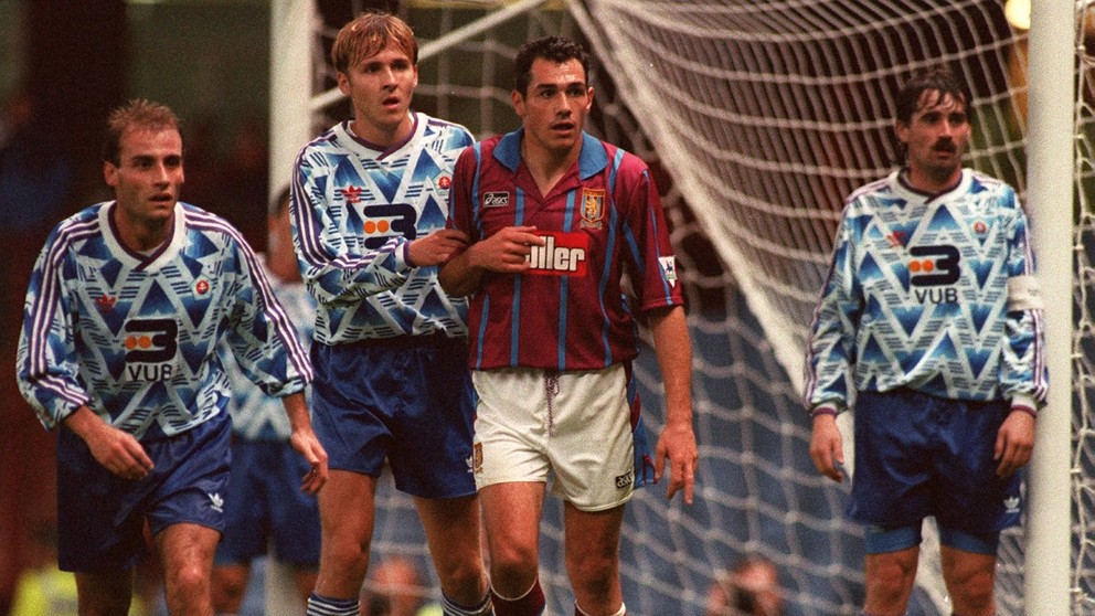 Fabio Nigro (prvý zľava"), Róbert Tomaschek a Tomáš Stúpala v zápase pohára UEFA v roku 1993 proti Aston Ville. 