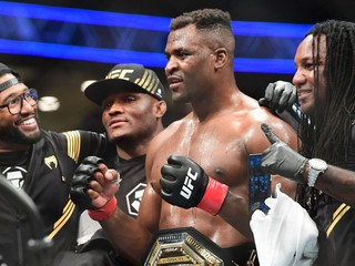 UFC 270 Fight Motion: V hlavných súbojoch videli dva titulové súboje