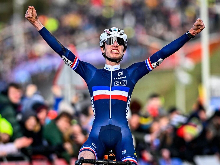 Léo Bisiaux sa stal juniorským majstrom sveta v cyklokrose 2023.