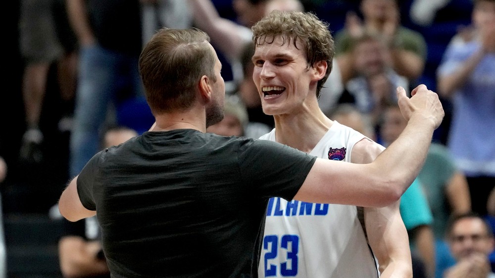 Strzał Markkanena eksploduje, Chorwaci, Serbowie i Czesi spotykają się w EC