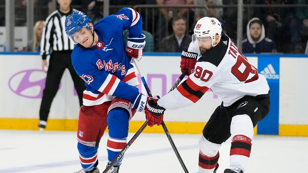 Tatar je v jednej zo štatistík štvrtý najlepší v NHL, Slafkovského tvrdý hit nevyradil