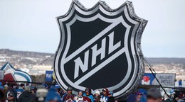 Miernejšie pravidlá: NHL zrejme prestane testovať bezpríznakových hráčov
