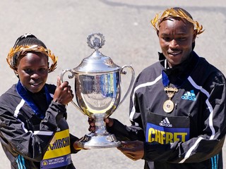 Bostonský maratón ovládli Keňania. Medzi ženami rozhodli iba štyri sekundy