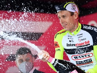 Jan Hirt so šampanským po víťaznej etape na Giro d'Italia 2022.
