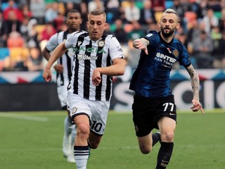 Inter so Škriniarom zvládol dôležitý duel, na AC stále stráca dva body