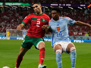 Momentka zo zápasu Maroko - Španielsko na MS vo futbale 2022. 