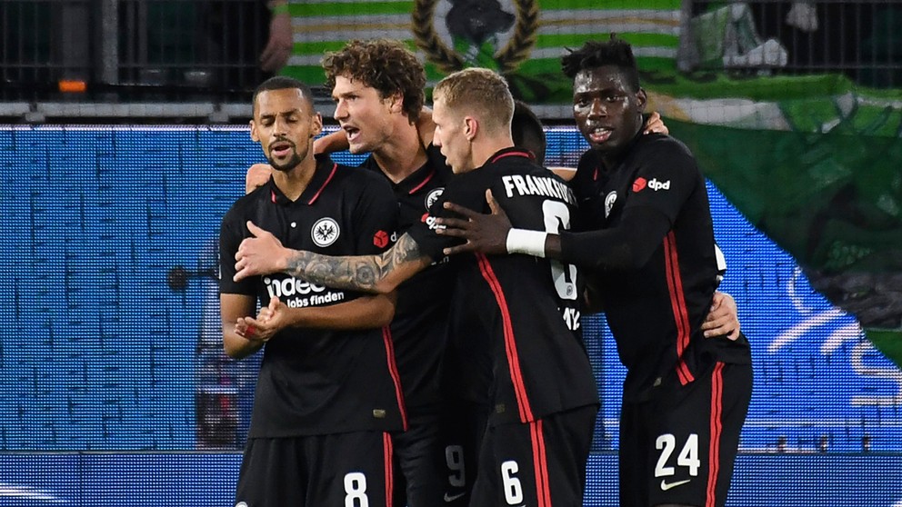 Futbalisti Eintracht Frankfurt zdolali na ceste do finále Európskej ligy aj FC Barcelona.