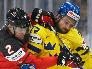 Momentka zo zápasu Švédsko - Kanada vo štvrťfinále MS v hokeji 2022.