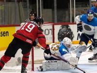 VIDEO: Pozrite si zostrih zápasu Kanada - Kazachstan na MS v hokeji 2022