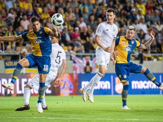 EL - Slovan a Trenčín začali púť pohárovou Európou víťazne, DAC na úvod s remízou