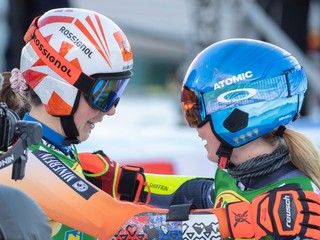Slovenská lyžiarka Petra Vlhová a jej rivalka Mikaela Shiffrinová.