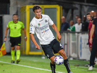 Slovenský futbalista David Strelec v drese tímu Spezia Calcio. 