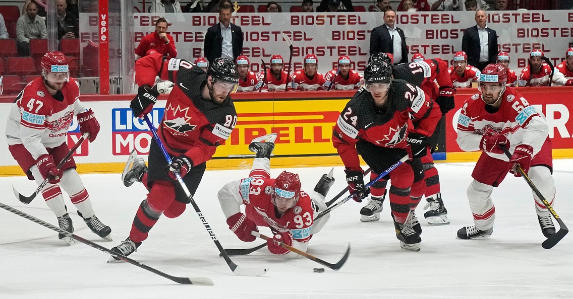 Dáni sa od únavy podopierali o hokejky: Výhra nad Kanadou je malý zázrak