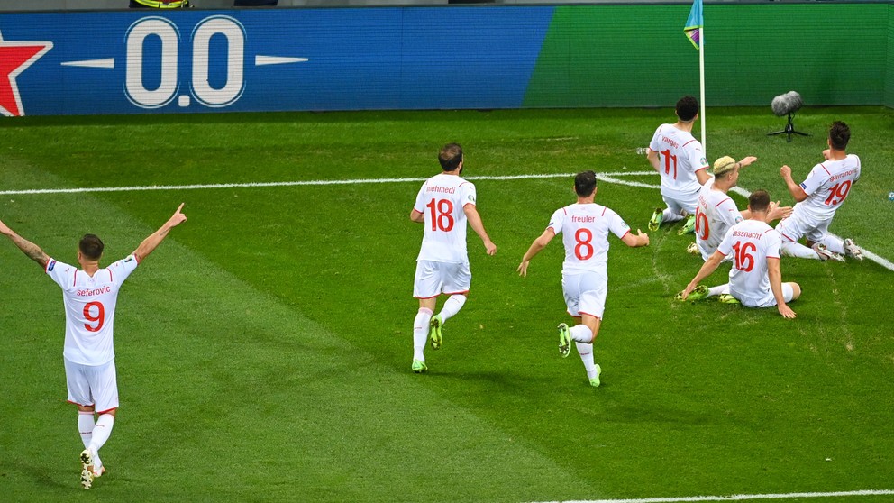Švajčiari sa tešia z postupu do štvrťfinále po triumfe v zápase Francúzsko - Švajčiarsko na ME vo futbale (EURO 2020 /2021).