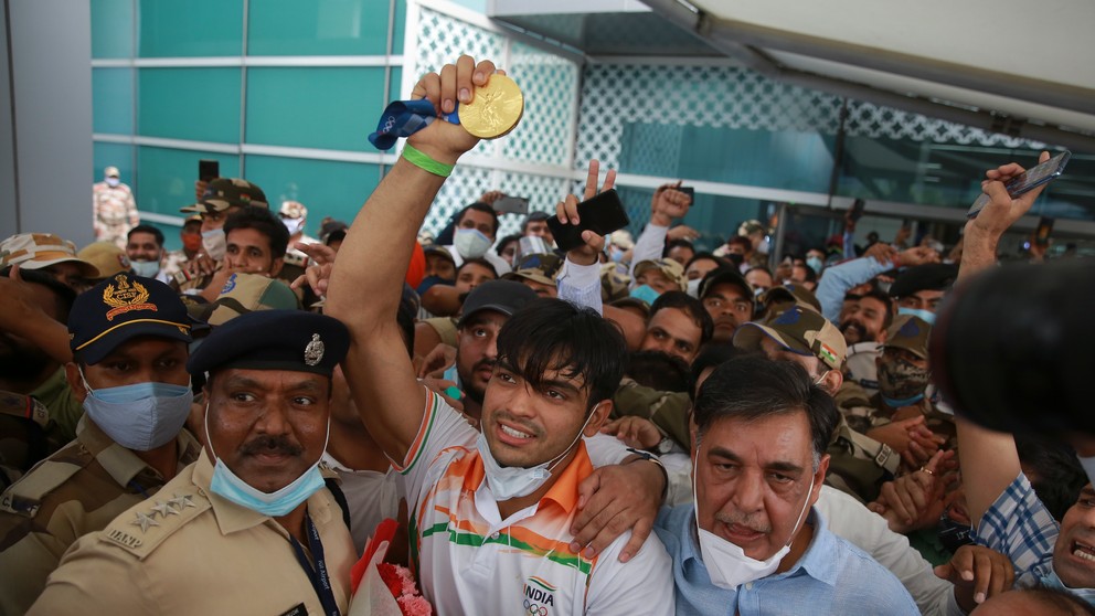 Indický oštepár Neeraj Chopra po príchode do vlasti.