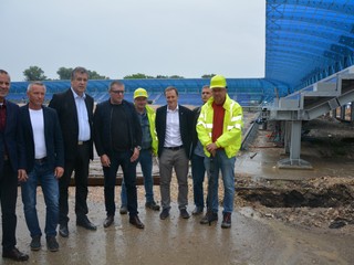 Na nitrianskom štadióne bol kontrolný deň, prezident SFZ Kováčik pochválil rýchlosť výstavby
