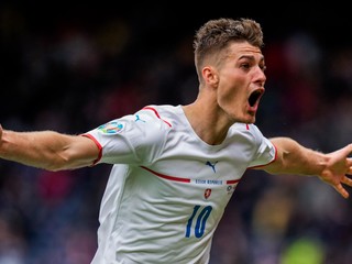 Bude Schickov legendárny gól z EURO najkrajší? Patrí medzi nominovaných