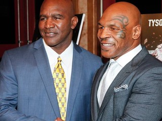 Od slávneho skratu ubehlo 25 rokov. Tyson predáva sladkosti v tvare Holyfieldovho ucha