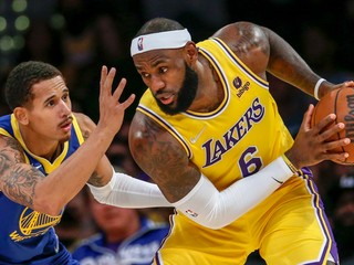 LeBron James (vpravo), líder tímu Los Angeles Lakers. 