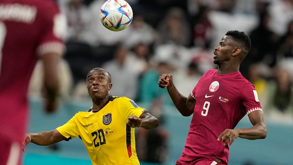Momentka zo zápasu Katar - Ekvádor na MS vo futbale 2022.