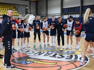Slovenská basketbalová reprezentácia počas tréningu.