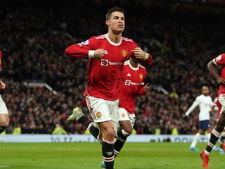 Ronaldo a spol. zarobia menej. Funkcionári Manchestru United im siahli na výplaty