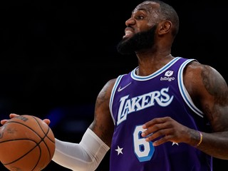 LeBron sa vrátil z covidovej listiny, v derby však Lakers tesne podľahli Clippers