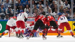 VIDEO: Pozrite si zostrih zápasu Kanada - Česko na MS v hokeji 2022