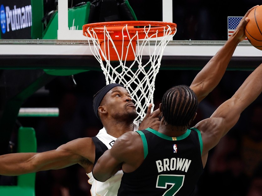 Momentka zo zápasu Boston Celtics - Miami Heat.