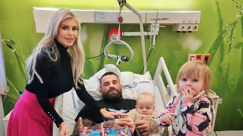 Český bojovník MMA Karlos Vémola skončil v nemocnici. 