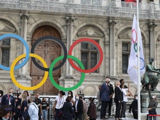Olympijská vlajka v Paríži.