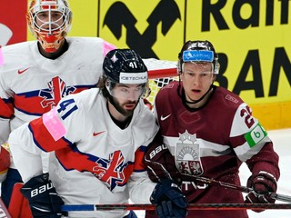 VIDEO: Pozrite si zostrih zápasu Veľká Británia - Lotyšsko na MS v hokeji 2022