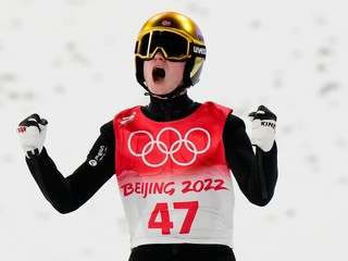 Marius Lindvik získal zlato na ZOH 2022 v Pekingu.