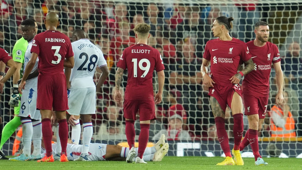 David Nunez (Liverpool) dostal červenú kartu v zápase 2. kola Premier League FC Liverpool - Crystal Palace.