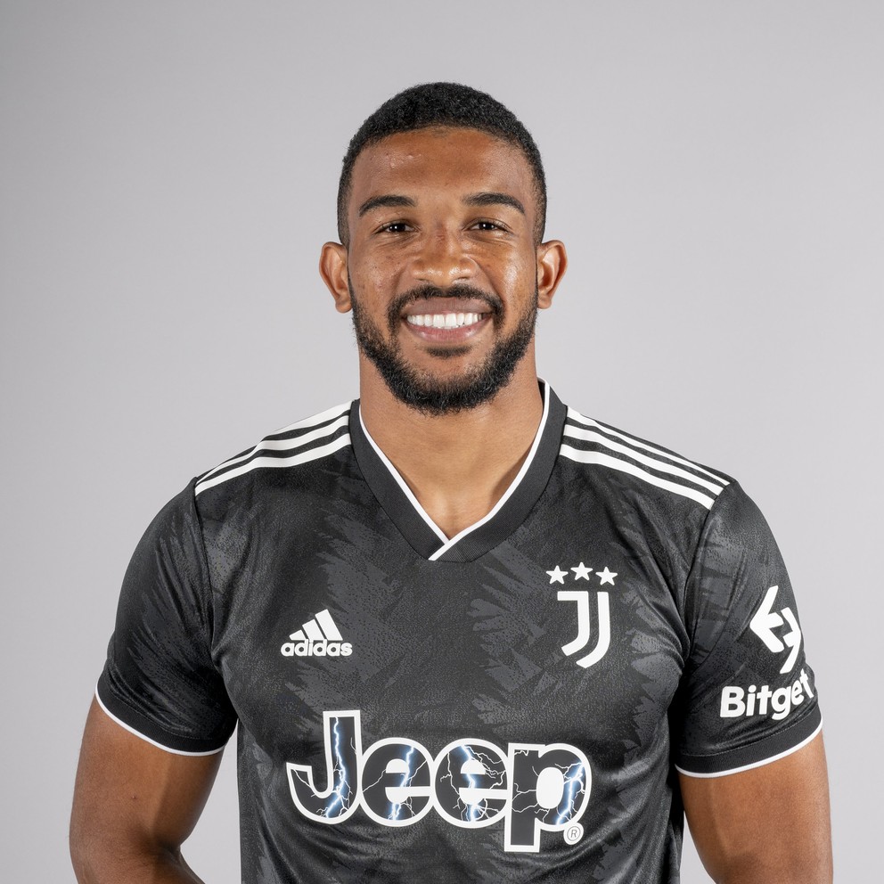 Gleison Bremer v drese Juventus Turín.