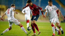 Ukrajinské a bieloruské mužstvá sa v súťažiach UEFA nestretnú. Organizácia vydala zákaz