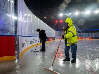 Stav hracej plochy pred zápasom HC Slovan Bratislava - HC Košice v rámci Kaufland Winter Games 2023.