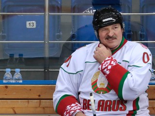 Okradli nás. Pľuli sme sami na seba, píšu bieloruské noviny o MS v hokeji