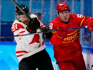 Momentka zo zápasu Čína . Kanada na ZOH 2022 v Pekingu.