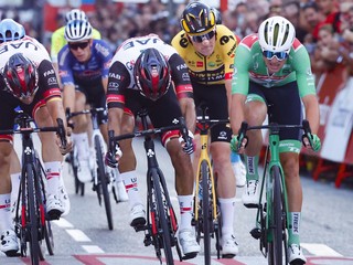 Juan Sebastián Molano vyhráva záverečnú etapu pretekov Vuelta a Espaňa 2022. 