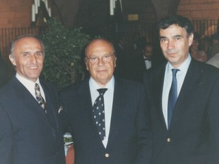 Zľava Štefan Daňo, prezident MKK a zároveň šéf organizačného tímu MS v polmaratóne 1997, prezident IAAF primo Nebiolo a gen.sekretár IAAF István Gyulai.