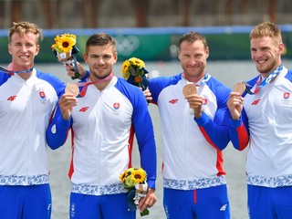 Posádka slovenského štvorkajaka (zľava) - Samuel Baláž, Denis Myšák, Erik Vlček a Adam Botek.