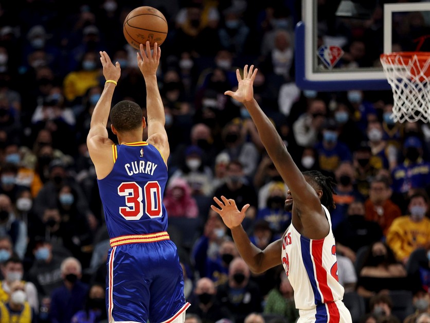 Stephen Curry sa vrátil na palubovky, opäť hviezdil v NBA