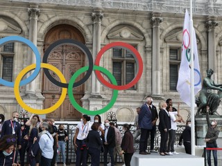 Olympijská vlajka v Paríži.