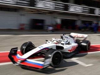 Ruský jazdec F1 sa obrátil na súd, žaluje Haas za nevyplatené peniaze