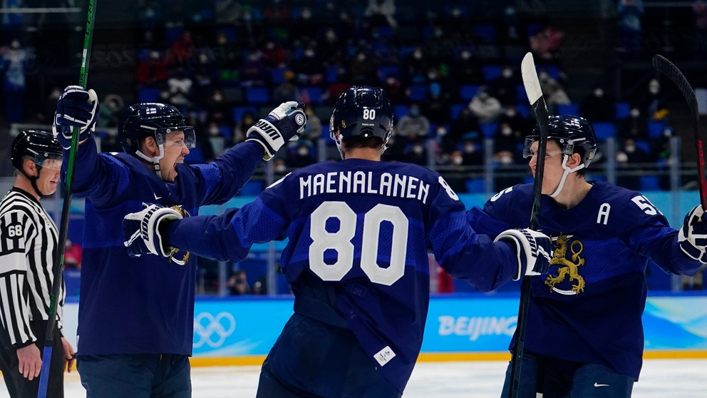Radosť hokejistov Fínska vo finálovom zápase ZOH 2022.