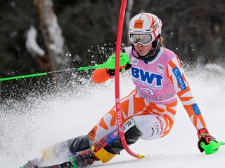 Petra Vlhová počas slalomu v Killingtone 2022.