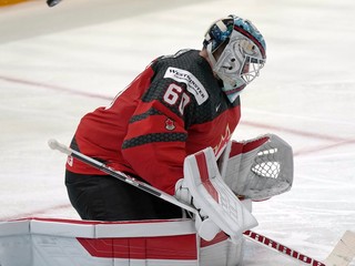 Chris Driedger v drese Kanady na MS 2022 v hokeji.