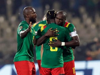 Radosť kamerunských hráčov po strelení vyrovnávajúceho gólu v zápase Africkej Ligy Národov o bronz proti Burkine Faso. 